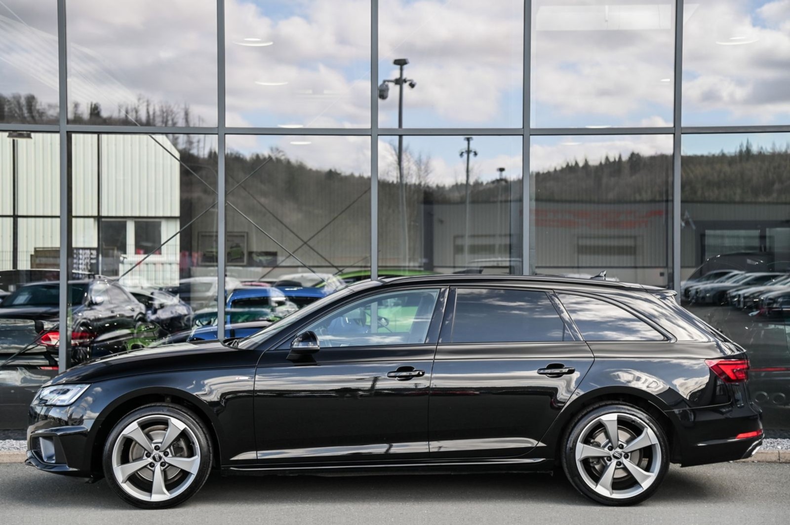 Audi A4 Avant 40 TFSI S line Navi* LED* AHK* 19 Zoll* foto 6