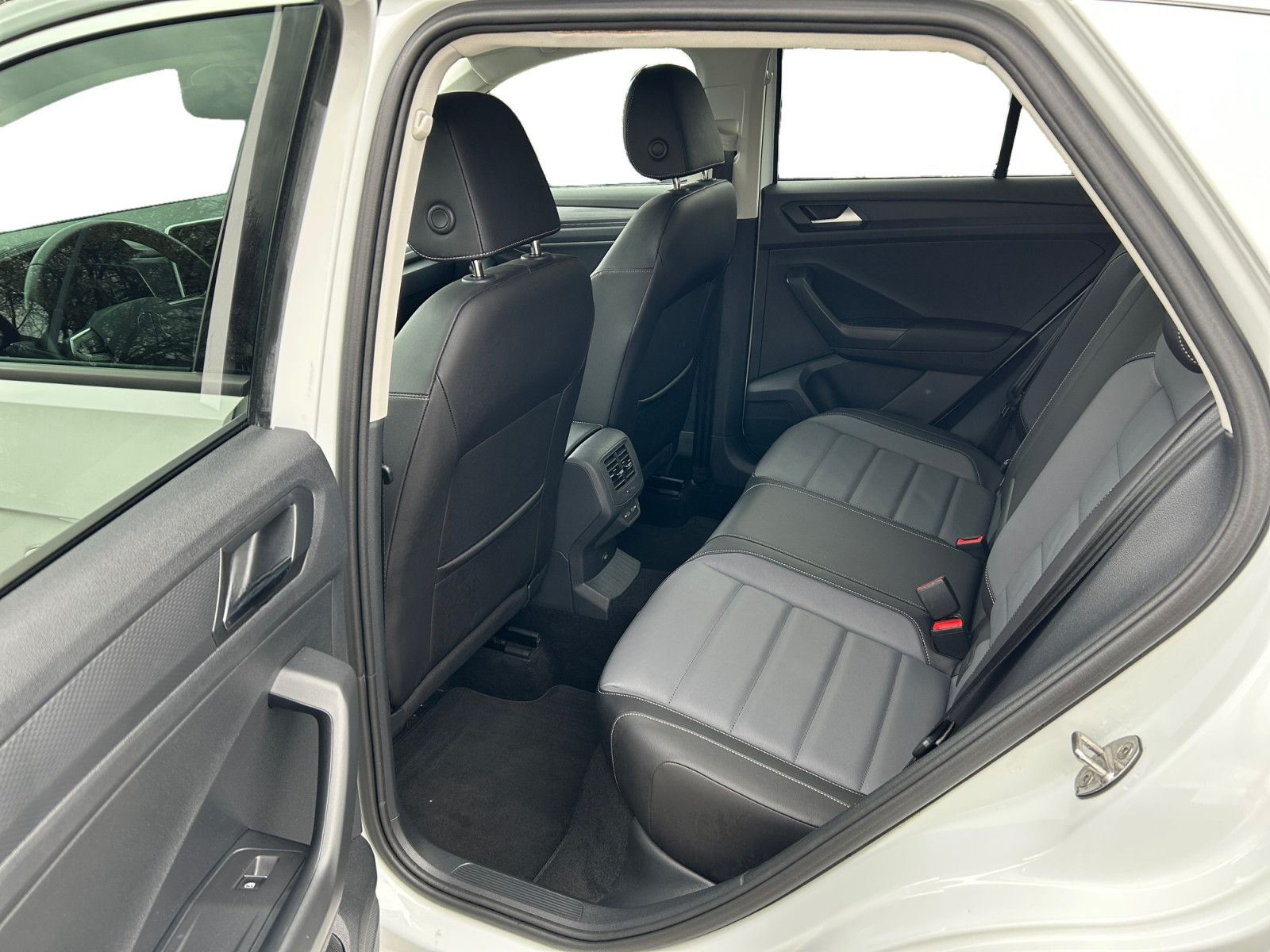 Volkswagen T-Roc 1.0TSI Style AHK APP ACC CLIMA LED Sitzh foto 11