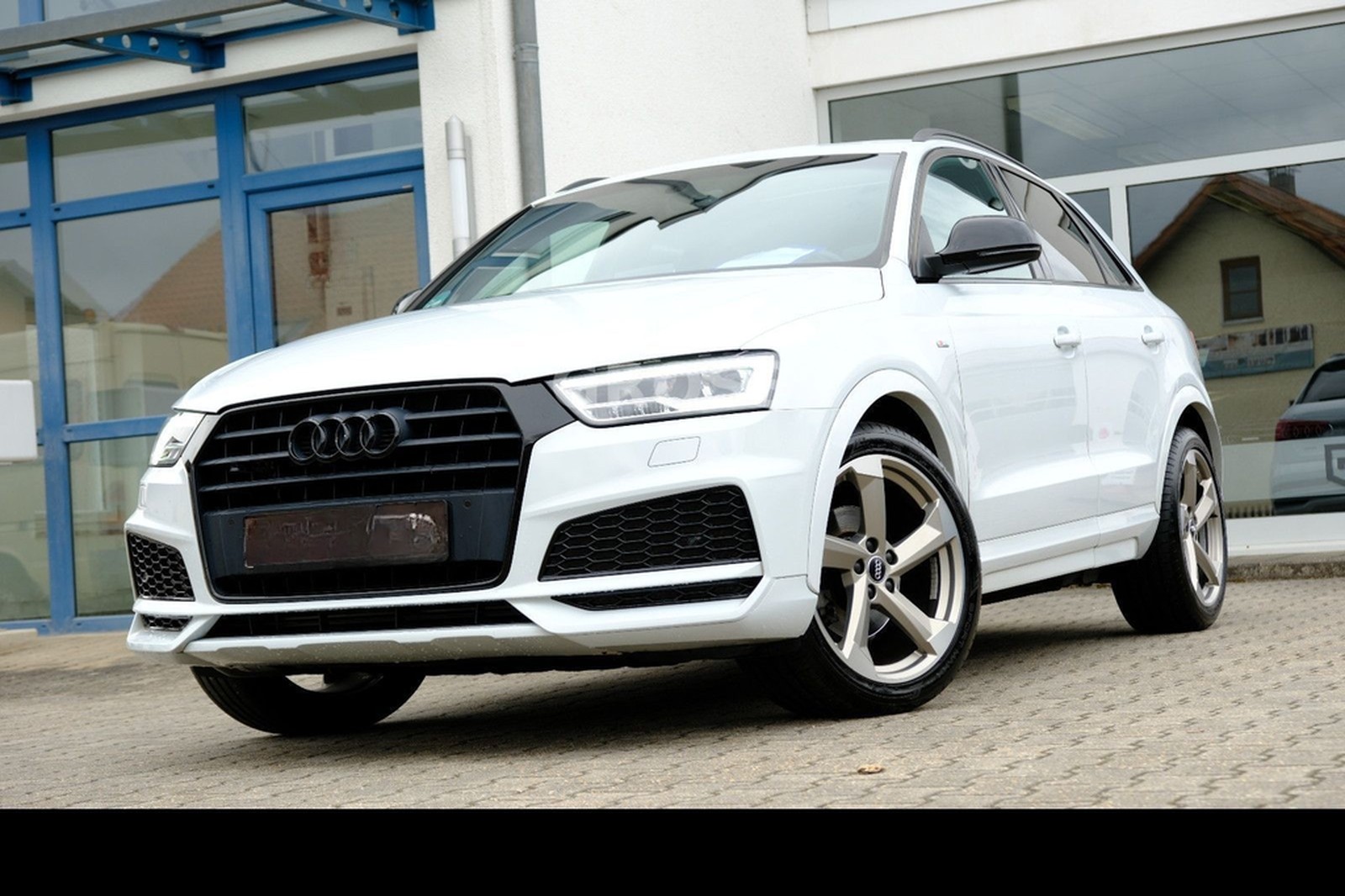 Audi Q3 2.0 TFSI quattro S-tr."3xS-Line"Compet."LED" foto 2