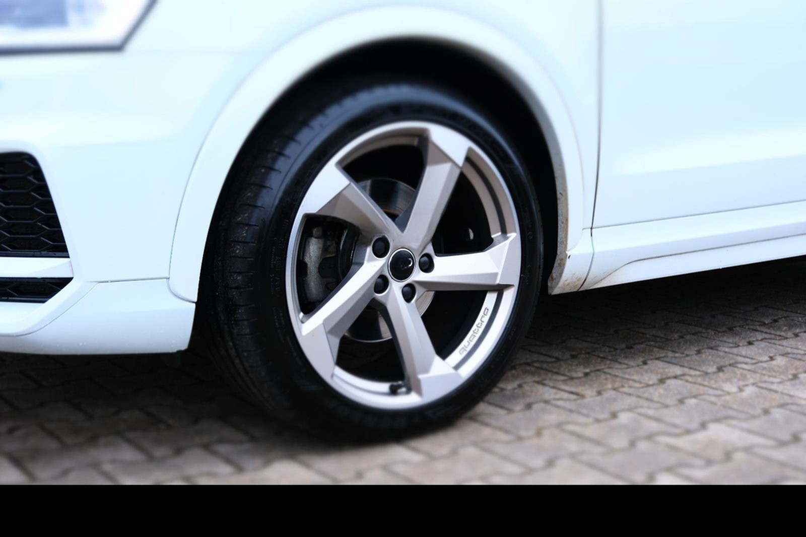 Audi Q3 2.0 TFSI quattro S-tr."3xS-Line"Compet."LED" foto 16