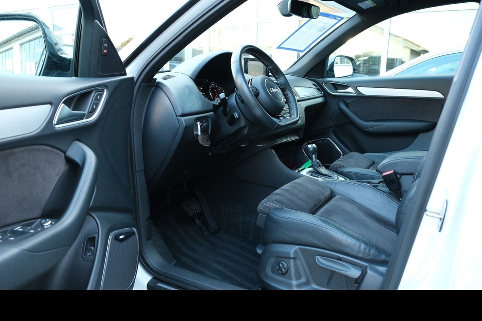 Audi Q3 2.0 TFSI quattro S-tr."3xS-Line"Compet."LED" foto 17