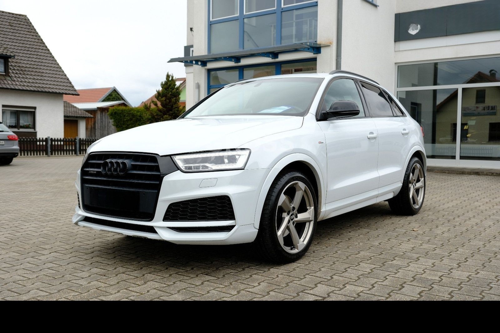 Audi Q3 2.0 TFSI quattro S-tr."3xS-Line"Compet."LED" foto 3