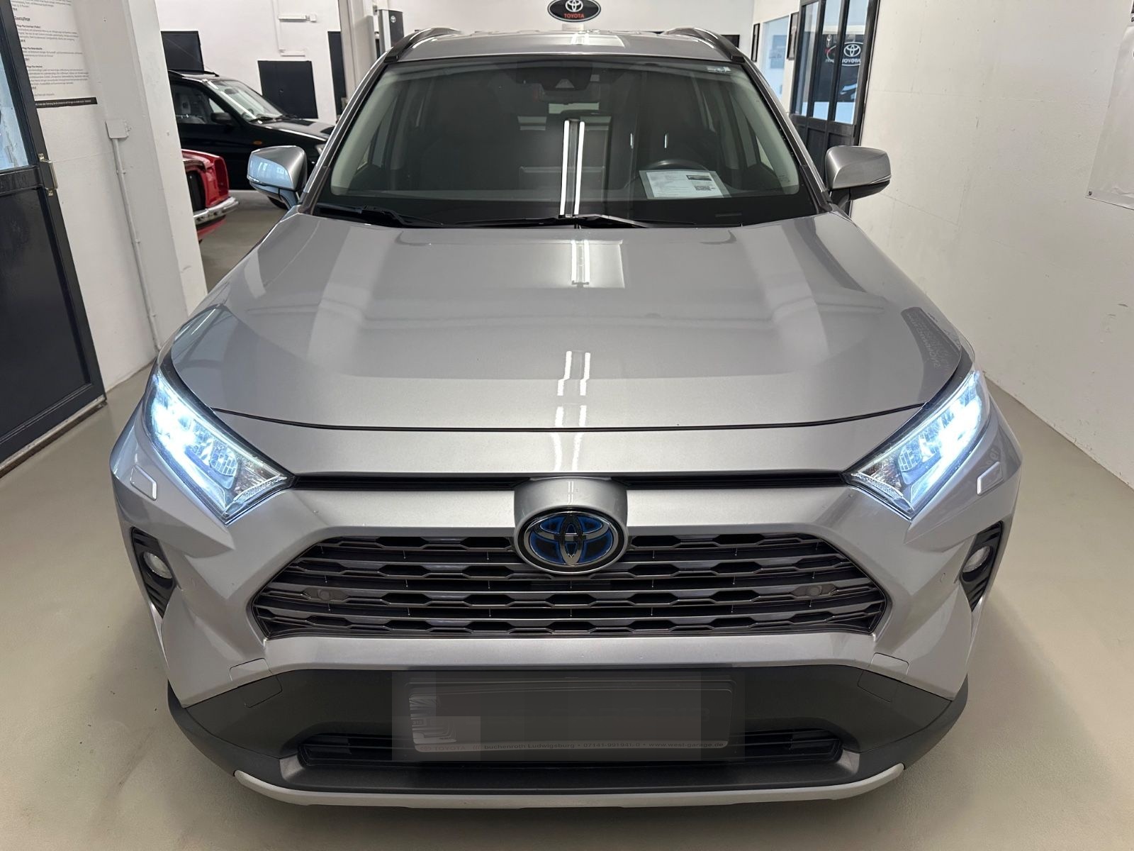 Toyota RAV4 Hybrid Club foto 2