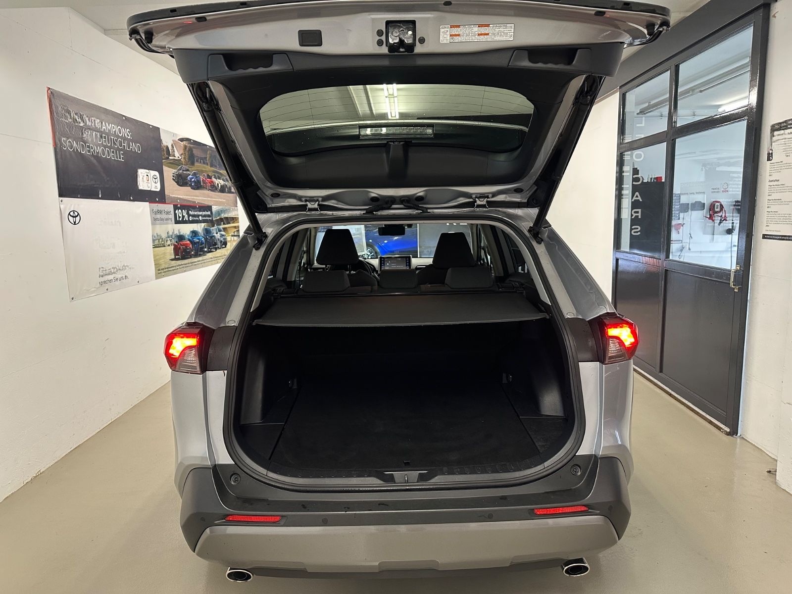 Toyota RAV4 Hybrid Club foto 12