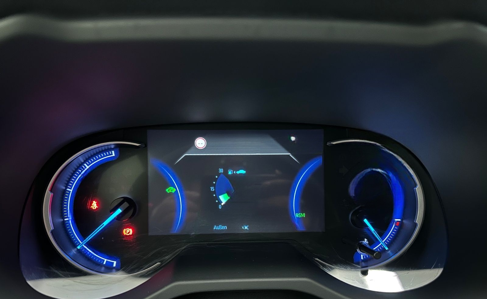 Toyota RAV4 Hybrid Club foto 16