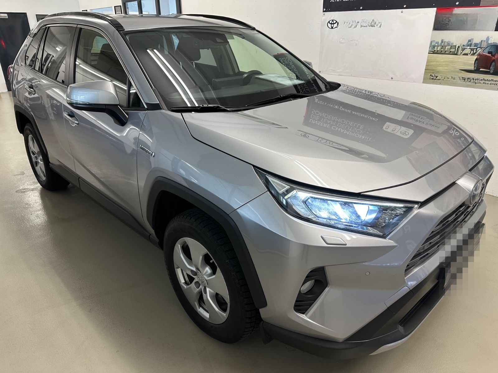 Toyota RAV4 Hybrid Club foto 3