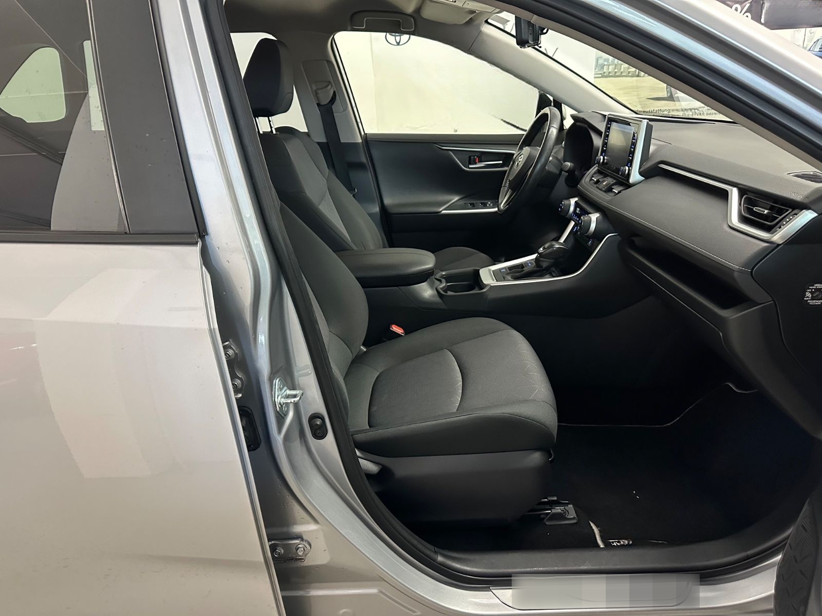 Toyota RAV4 Hybrid Club foto 8