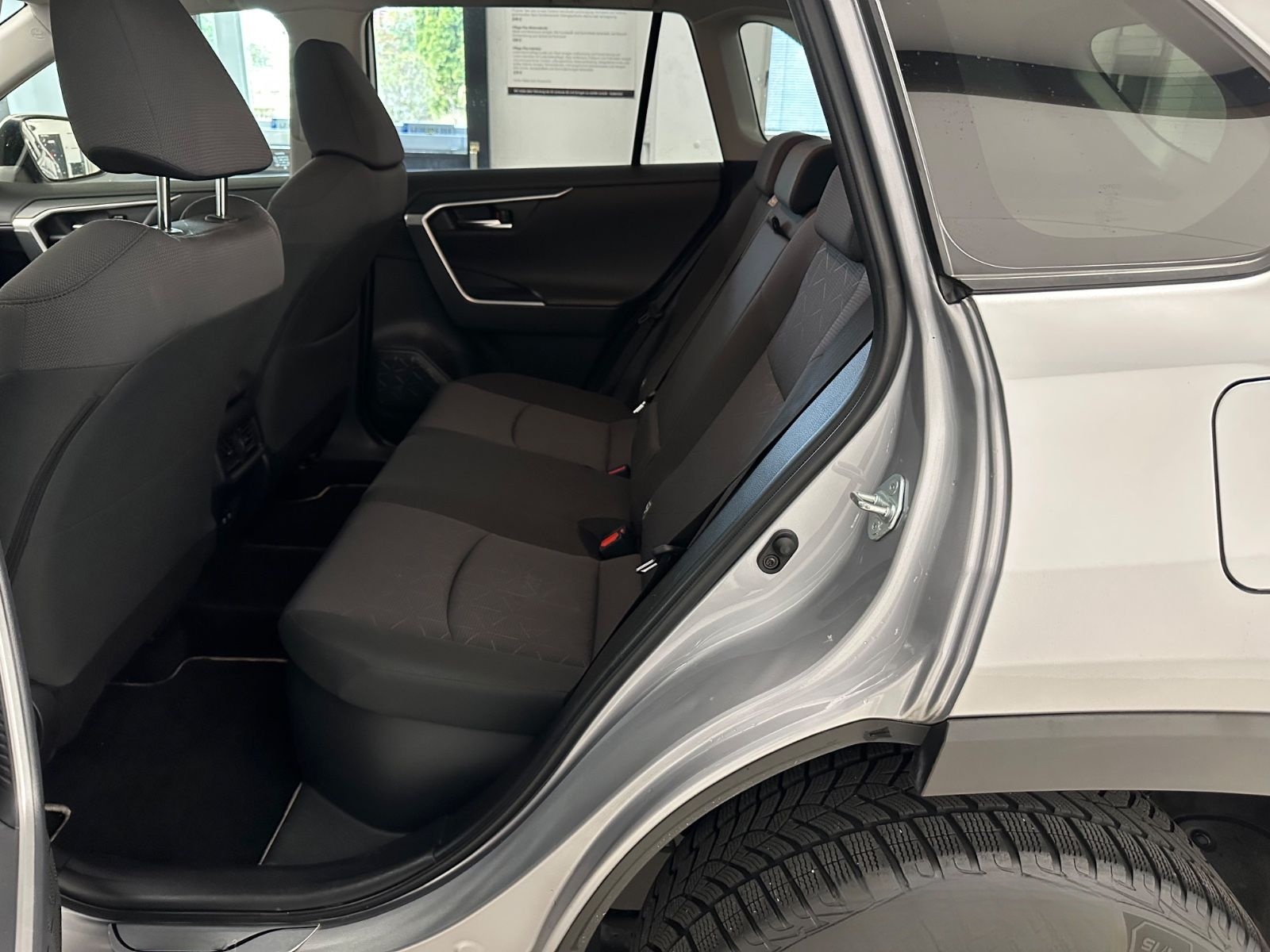 Toyota RAV4 Hybrid Club foto 9