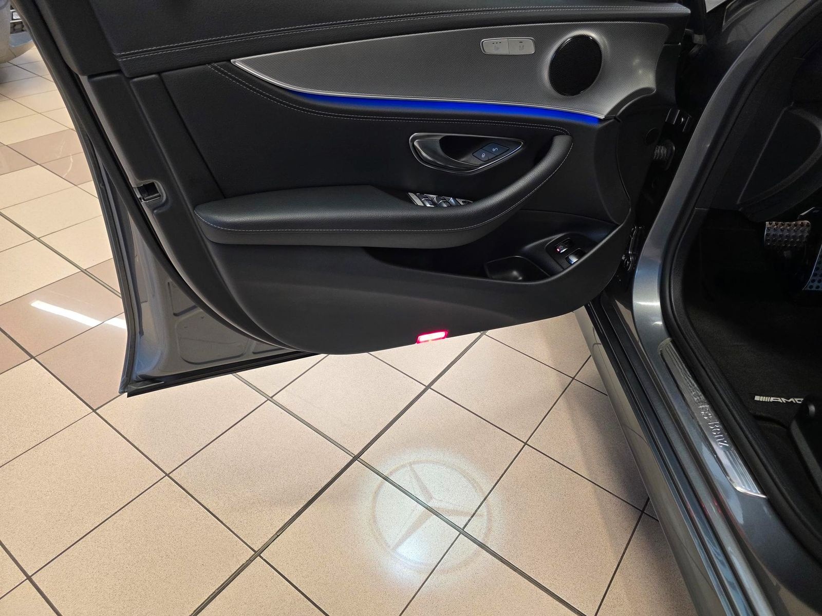 Mercedes-Benz E 300 T Automatik AMG Line/20"Alu/Ahk foto 15