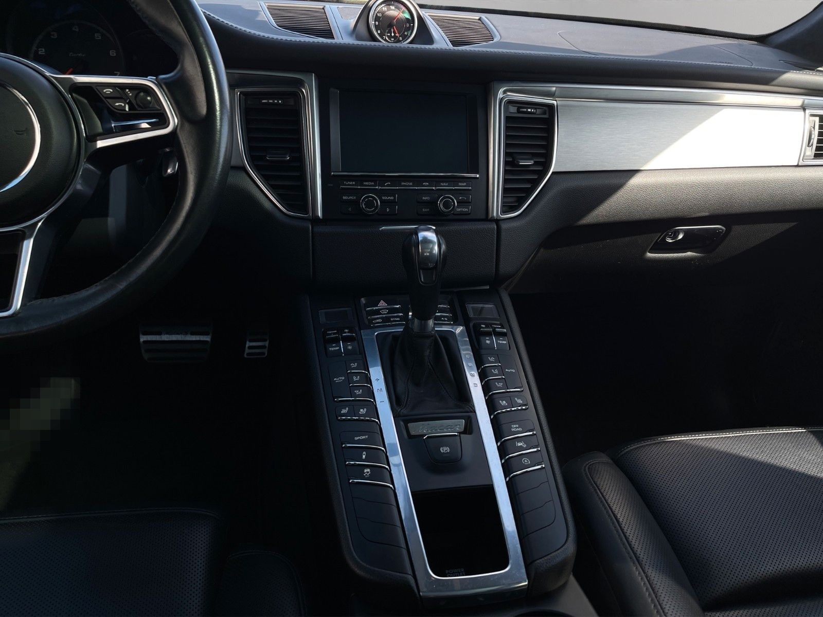 Porsche Macan Turbo Lenkradhz. | Panorama | Kamera foto 15