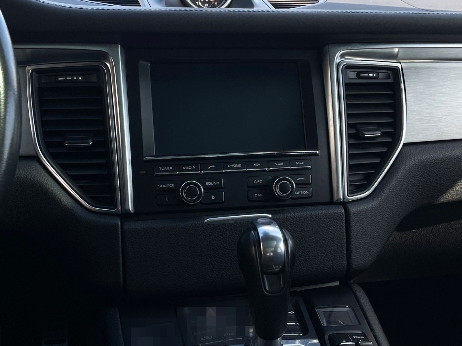 Porsche Macan Turbo Lenkradhz. | Panorama | Kamera foto 16