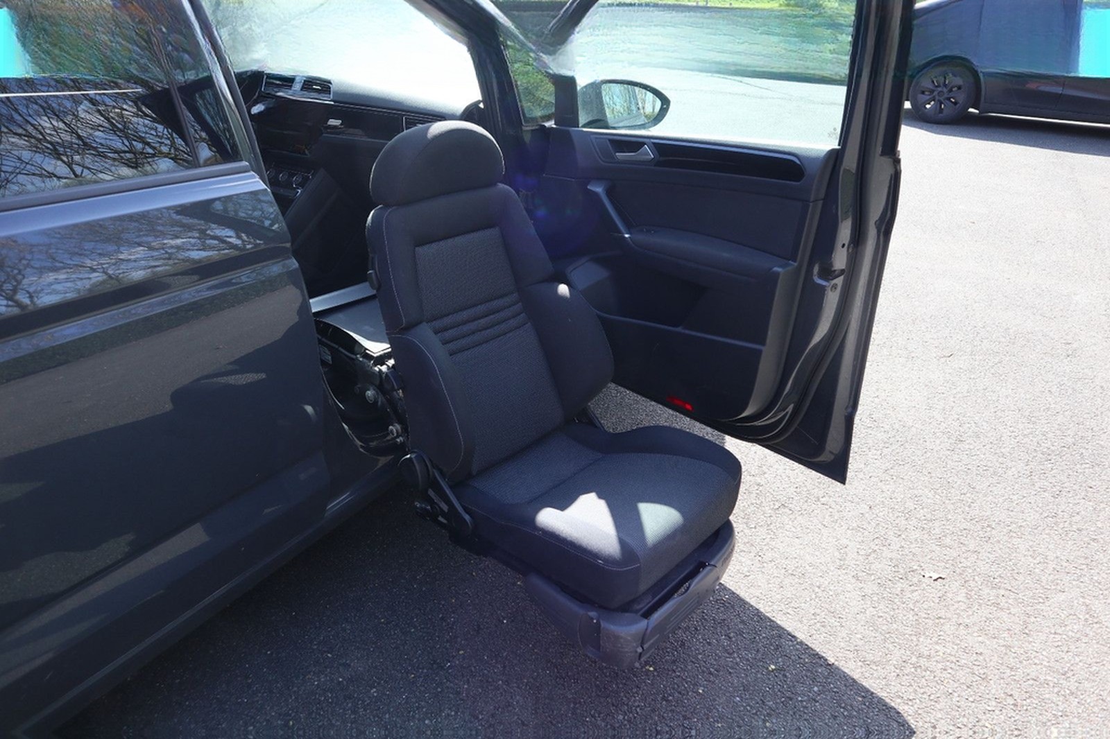 Volkswagen Touran 1.2 TSI SOUND*elek. Recaro Drehsitz*AHK* foto 2