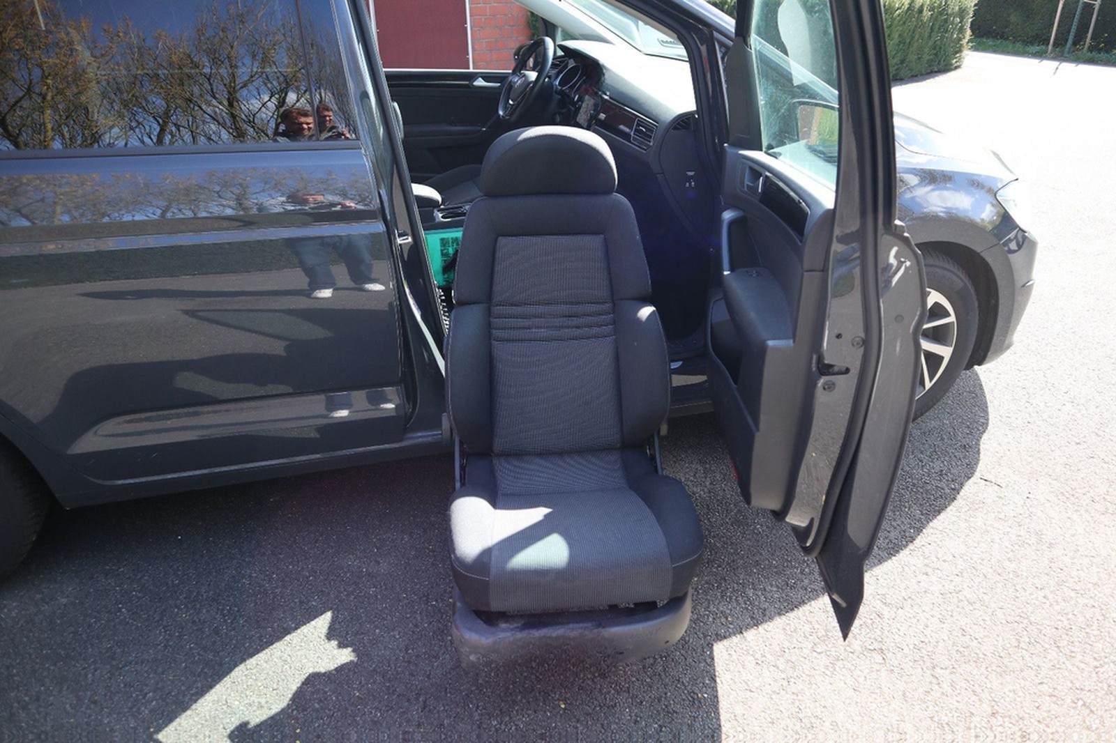Volkswagen Touran 1.2 TSI SOUND*elek. Recaro Drehsitz*AHK* foto 3