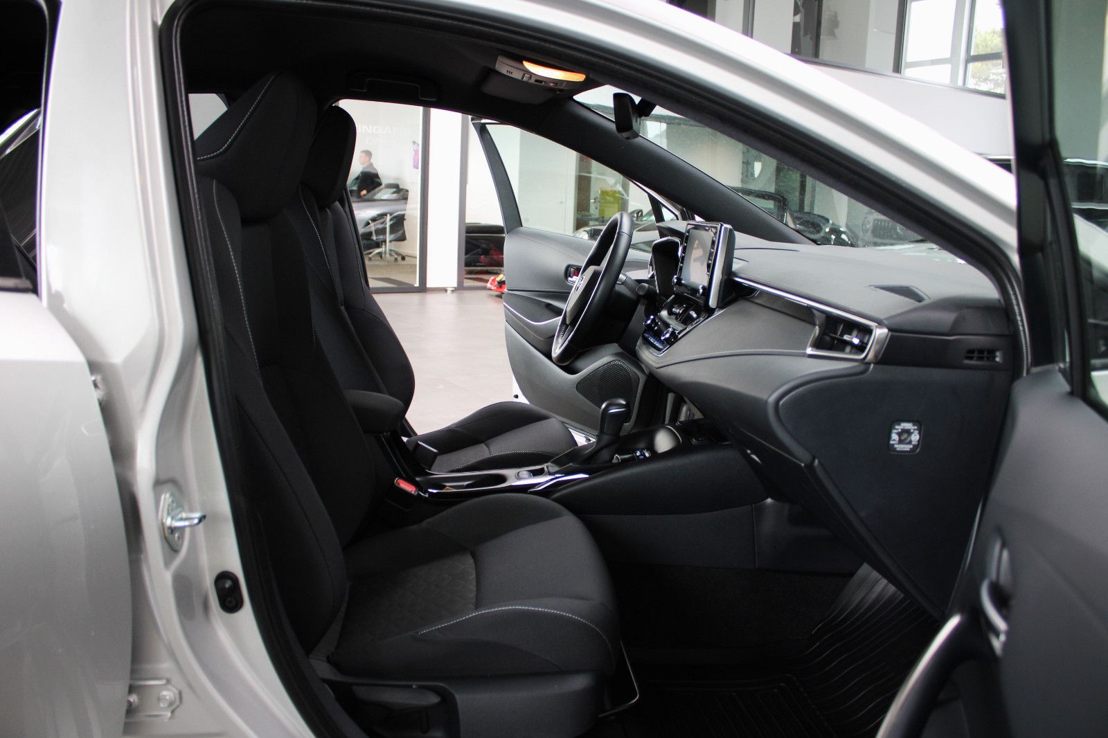 Toyota Corolla Hybrid 1.8 VVT-i *  Team D * 1.Hand! foto 12