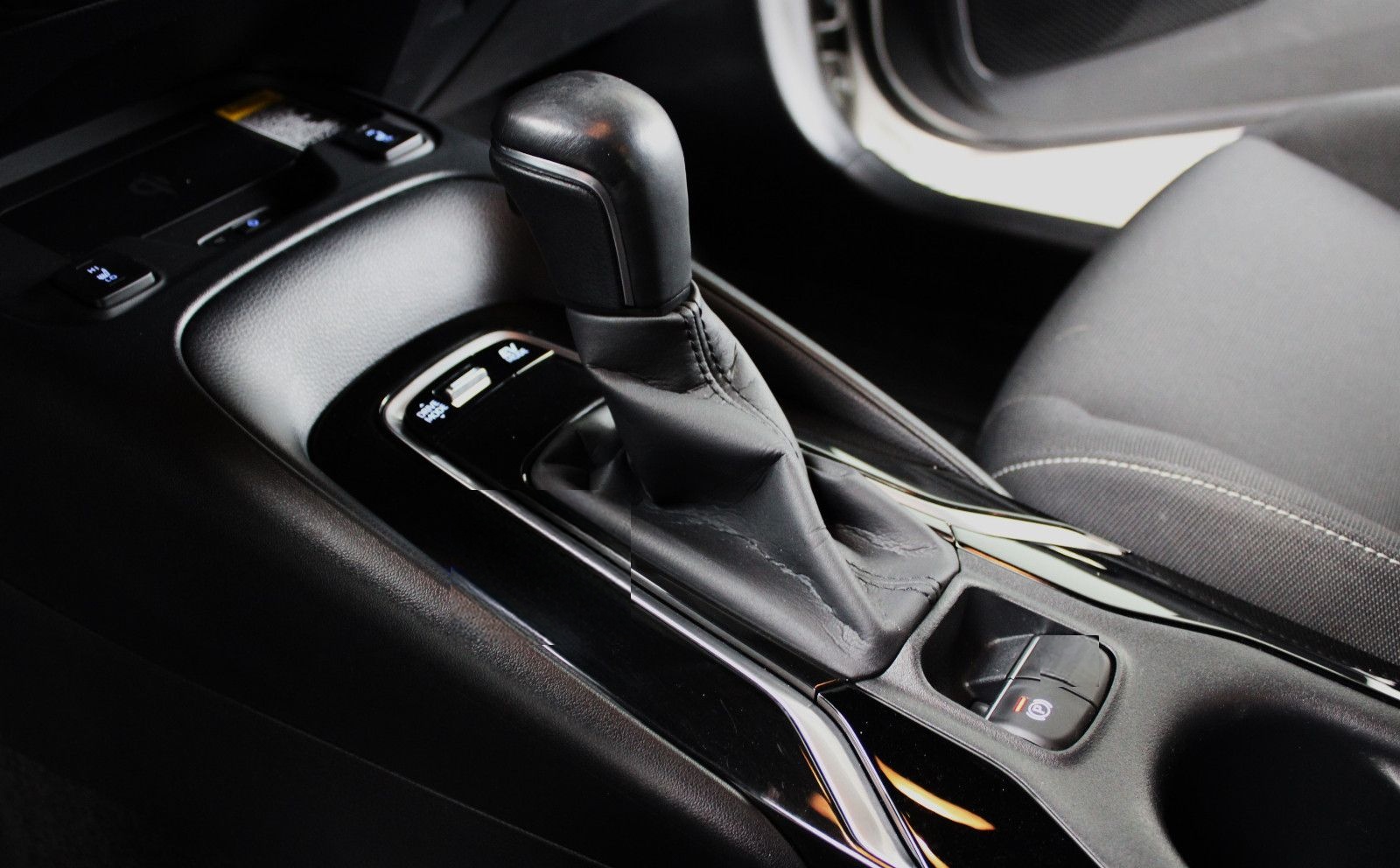Toyota Corolla Hybrid 1.8 VVT-i *  Team D * 1.Hand! foto 18