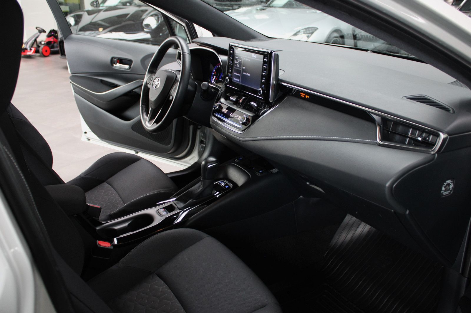 Toyota Corolla Hybrid 1.8 VVT-i *  Team D * 1.Hand! foto 10