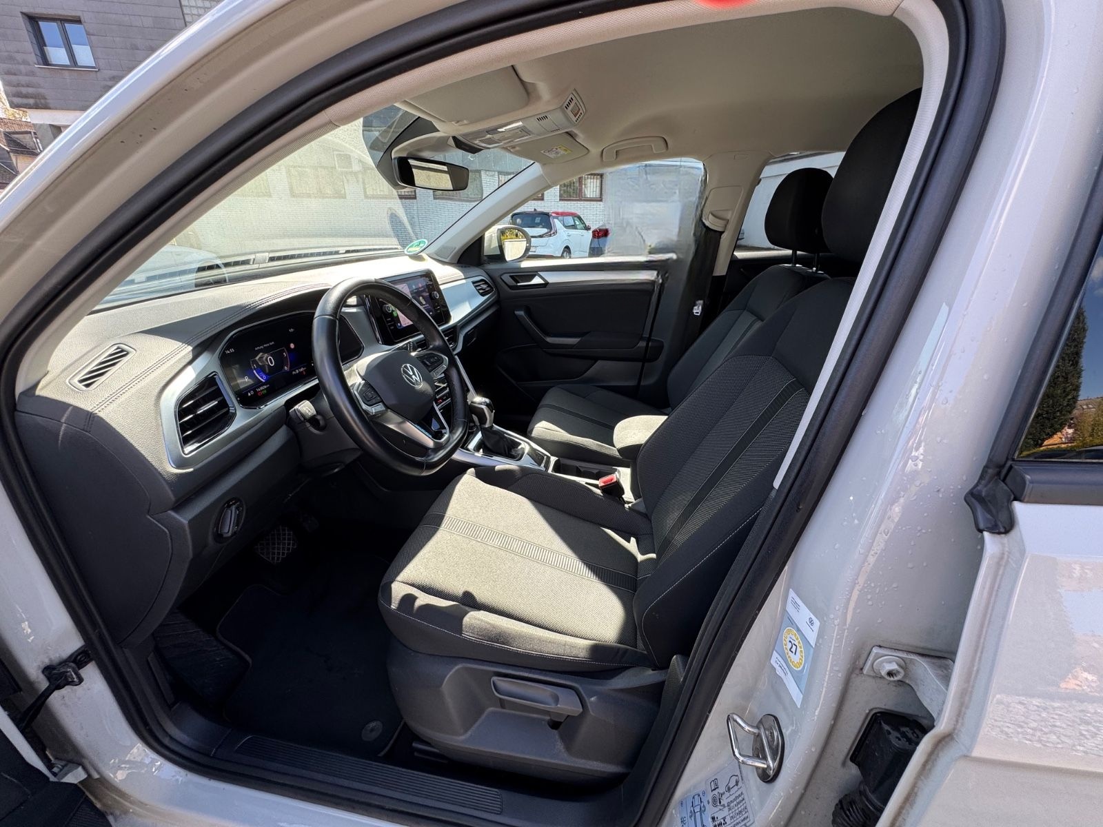 Volkswagen T-Roc PDC App Conect ACC LMF 1.Hand TÜV 01/2028 foto 13