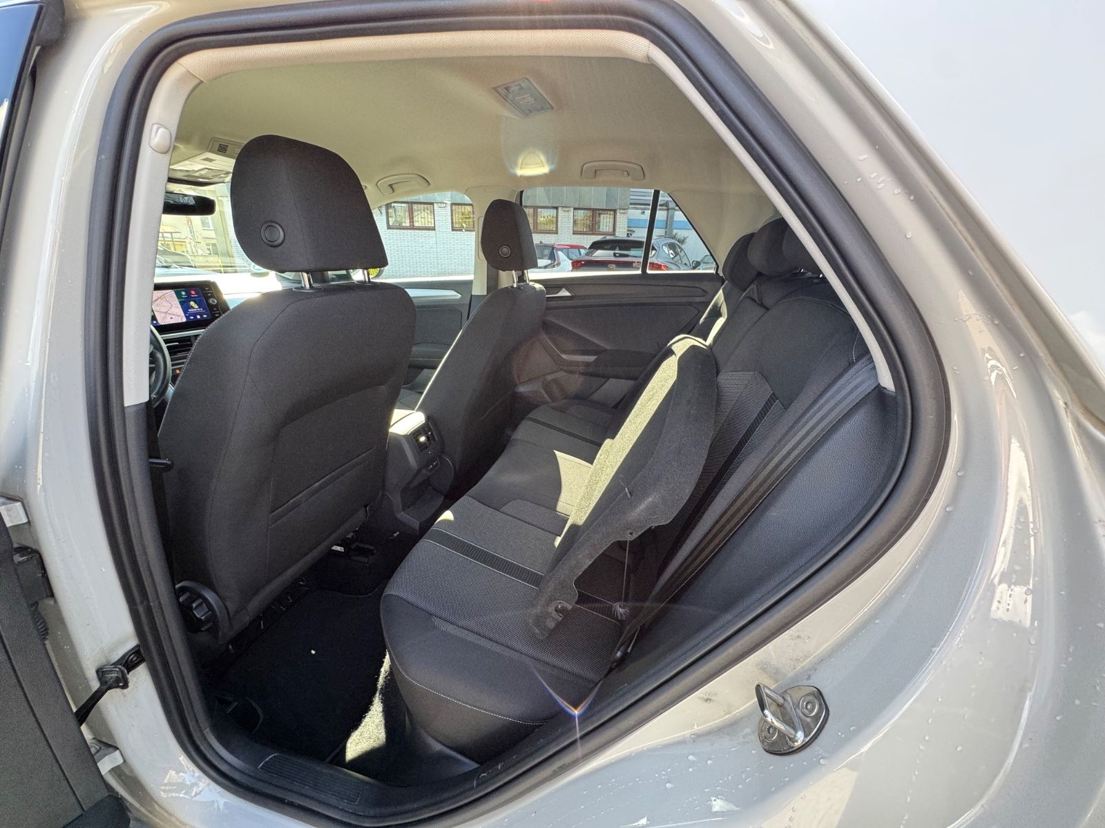 Volkswagen T-Roc PDC App Conect ACC LMF 1.Hand TÜV 01/2028 foto 14