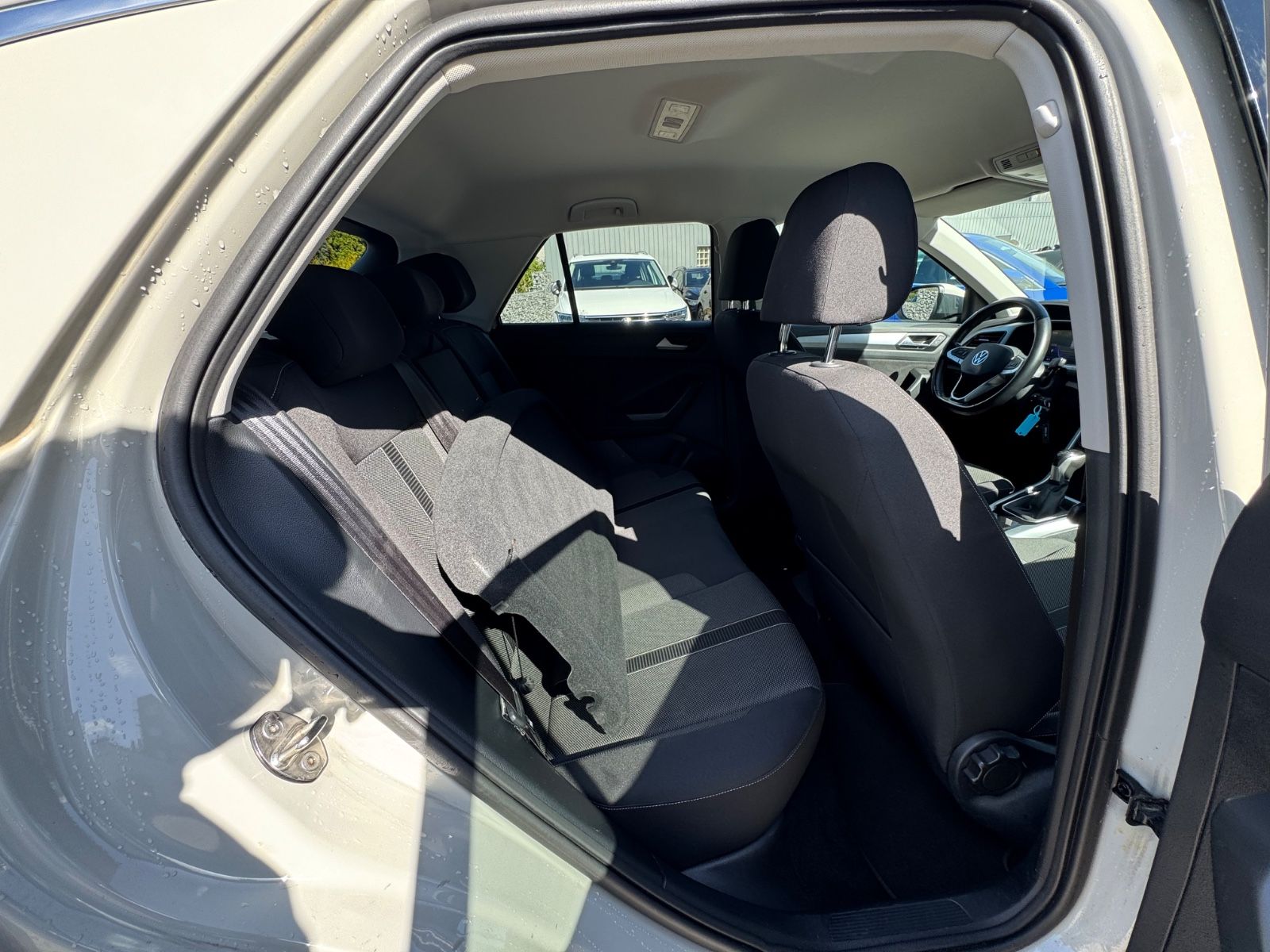 Volkswagen T-Roc PDC App Conect ACC LMF 1.Hand TÜV 01/2028 foto 15