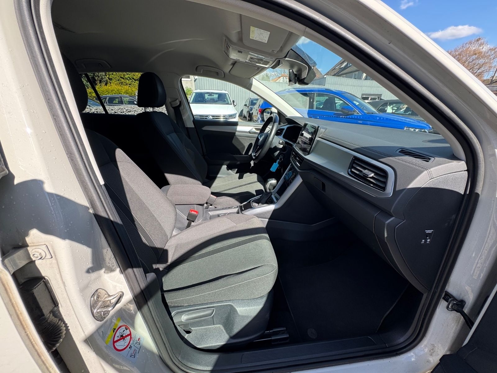 Volkswagen T-Roc PDC App Conect ACC LMF 1.Hand TÜV 01/2028 foto 16