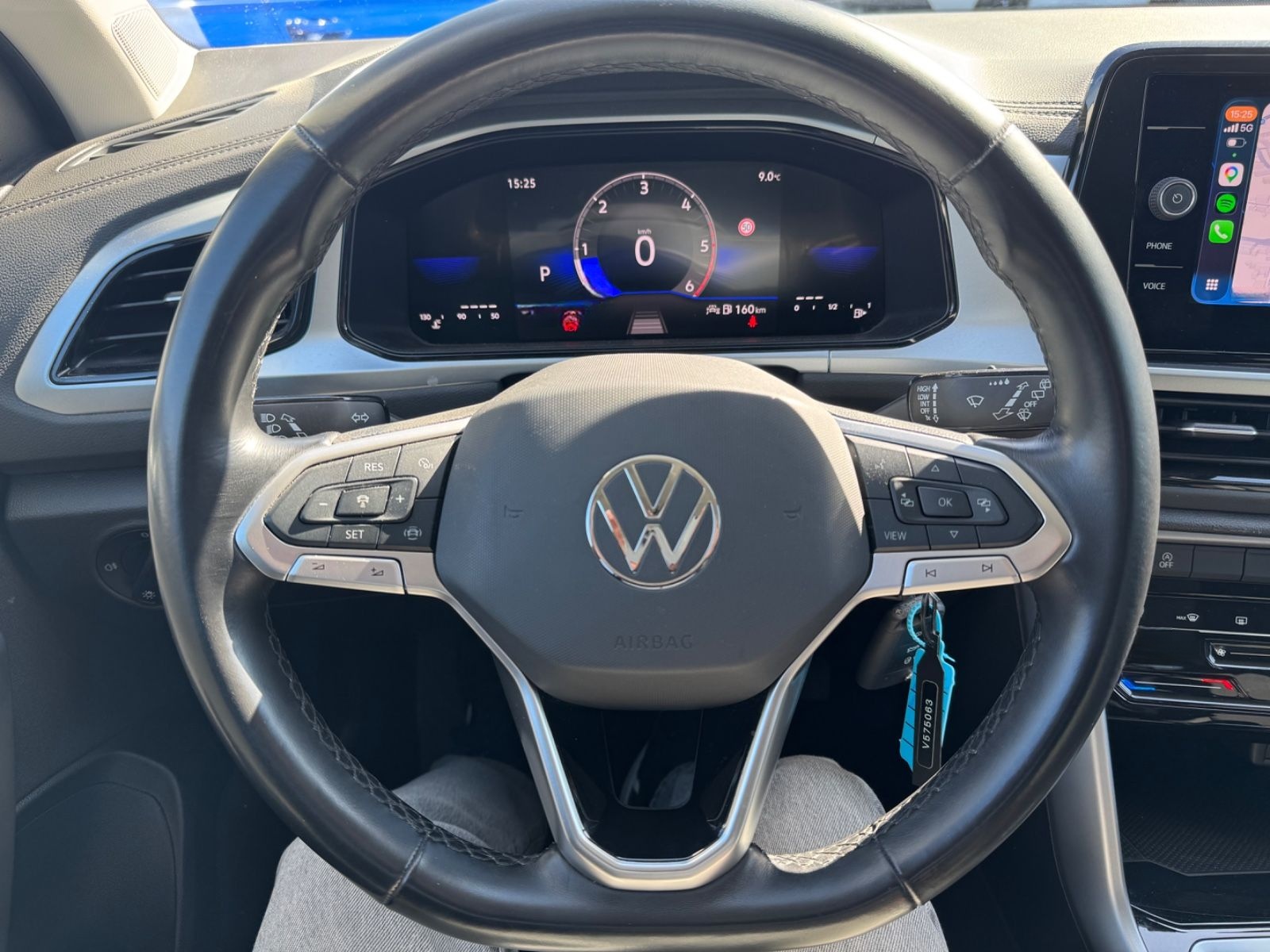 Volkswagen T-Roc PDC App Conect ACC LMF 1.Hand TÜV 01/2028 foto 17