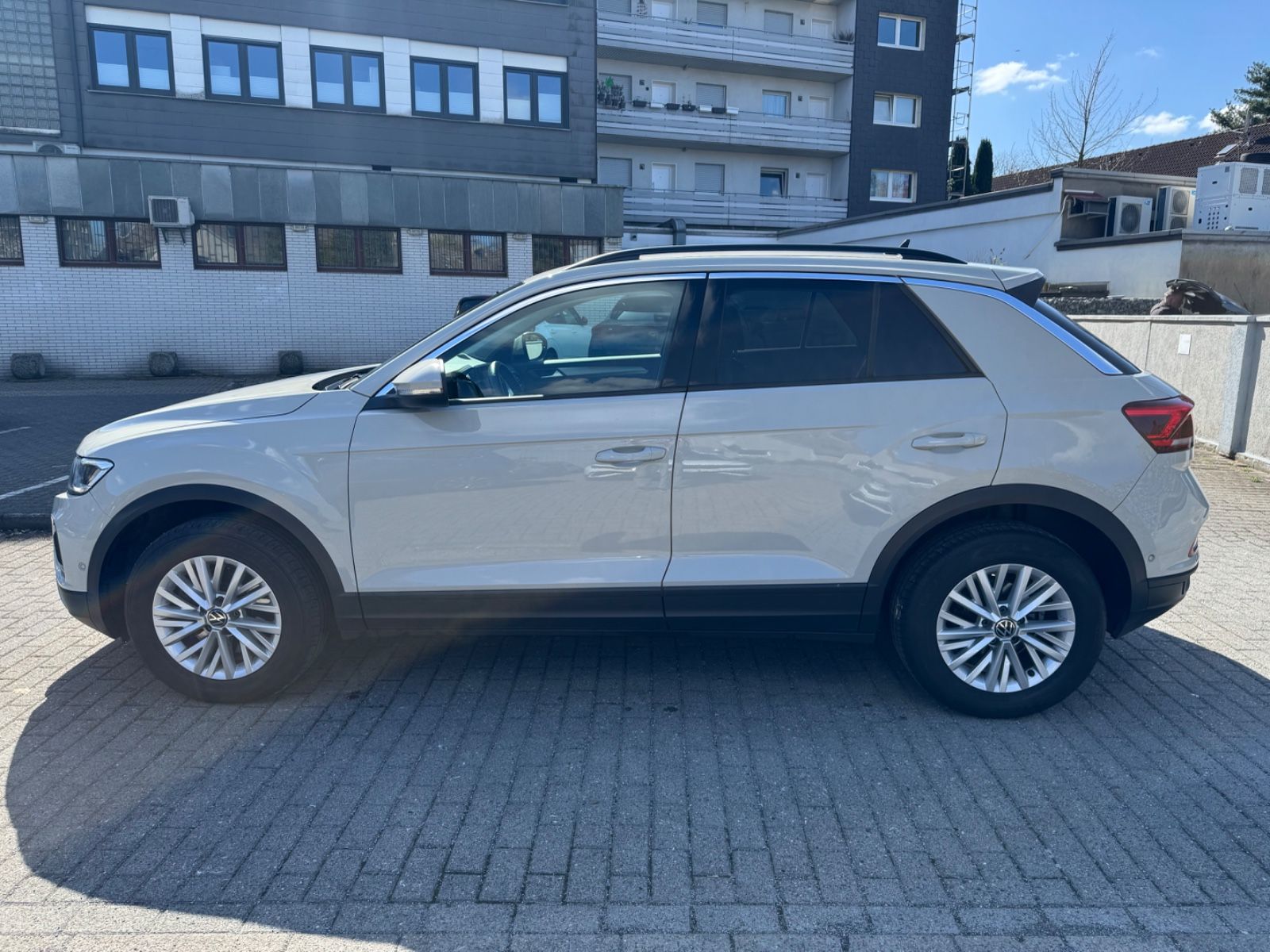 Volkswagen T-Roc PDC App Conect ACC LMF 1.Hand TÜV 01/2028 foto 4