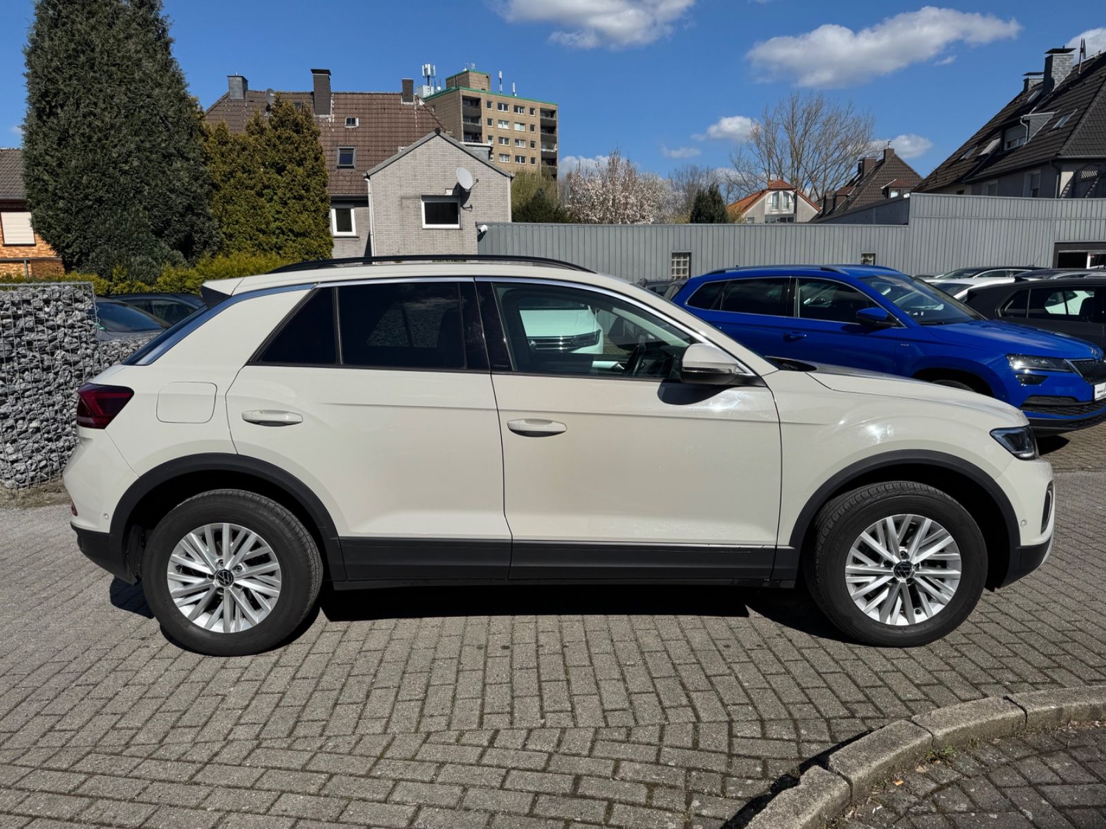 Volkswagen T-Roc PDC App Conect ACC LMF 1.Hand TÜV 01/2028 foto 5