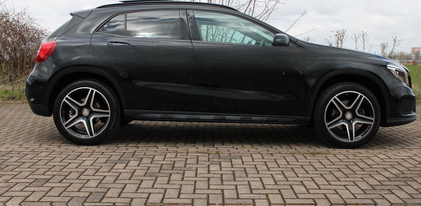 Mercedes-Benz GLA 250 4Matic AMG Aut.PANO Leder Bi-XENON Sound foto 3