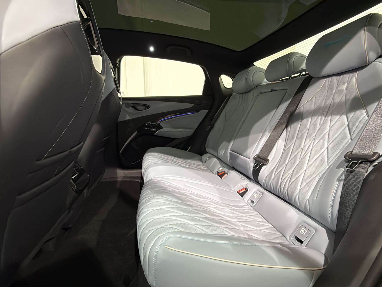 BYD Seal EV Comfort PANO|360°|LAS|ACC|SHZ|18"|SOFORT foto 6