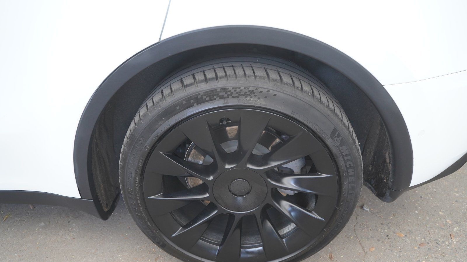 Tesla Model Y Long Range AWD *innen weiß*20-Zoll* foto 16