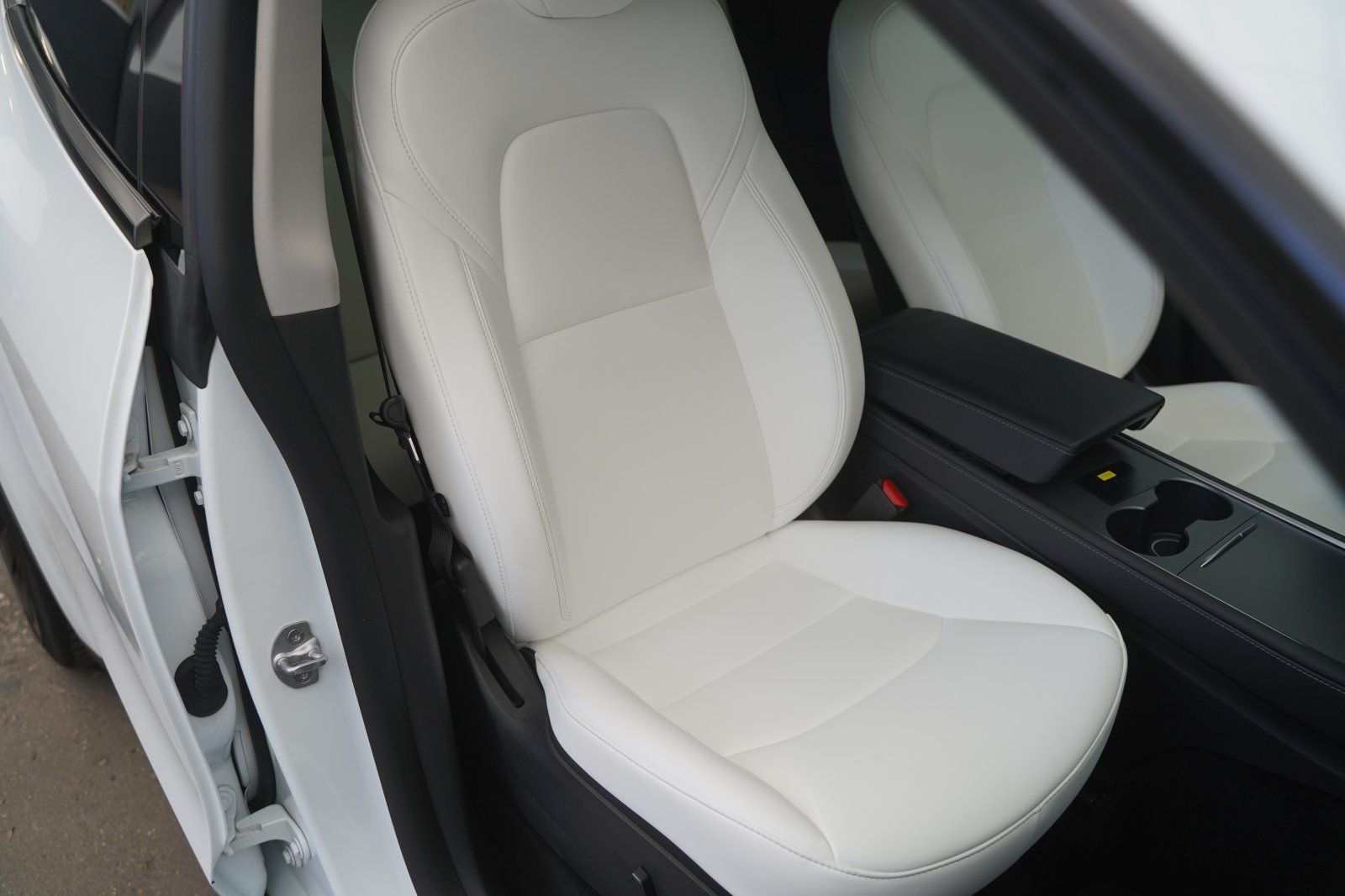 Tesla Model Y Long Range AWD *innen weiß*20-Zoll* foto 22