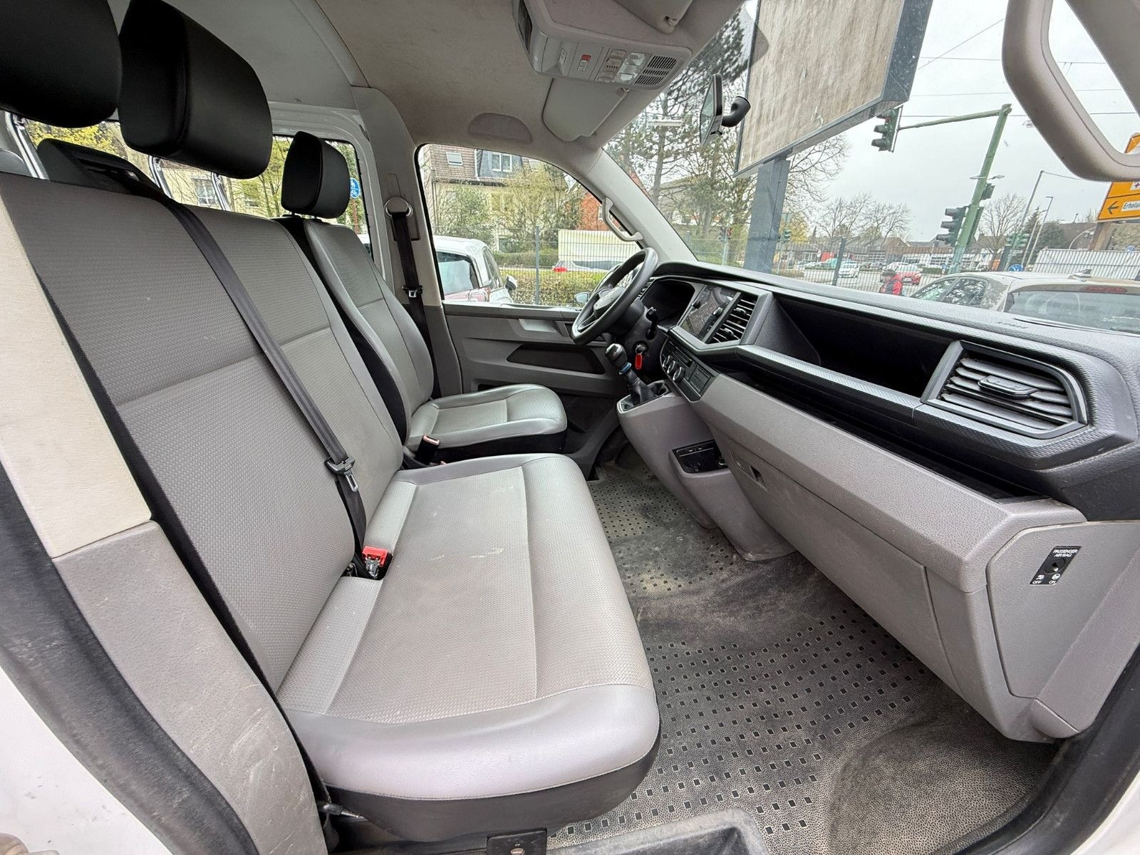 Volkswagen T6.1 Transporter Kombi lang FWDT6.1 Transporter foto 13