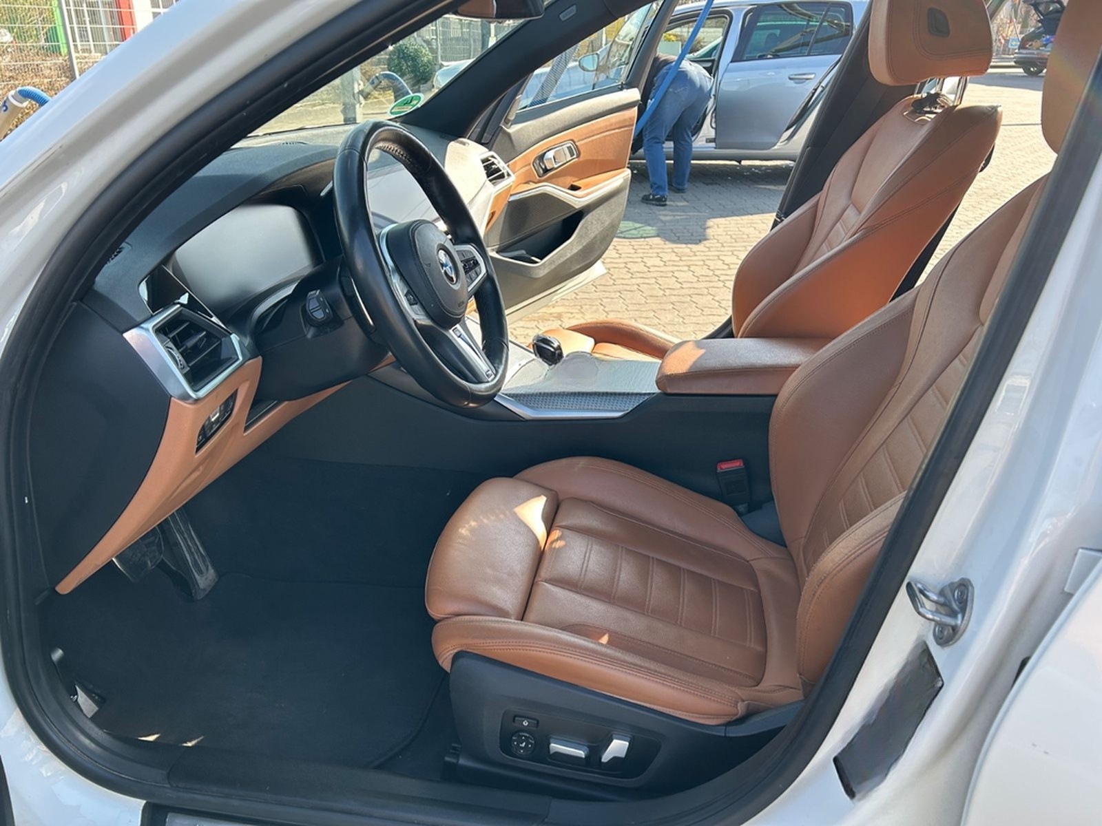 BMW 320d xDrive M Sport, 8fach,Standh,LRH, Vollausst foto 10
