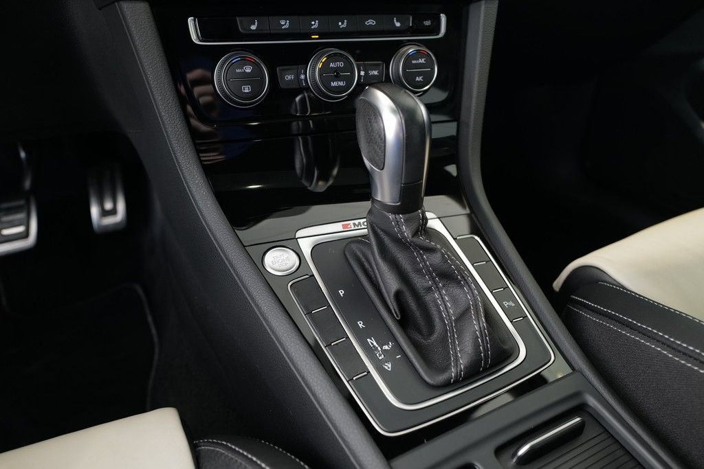 Volkswagen Golf VII R 2.0TSI DSG 4x4 DCC LED Pano DYNAUDIO  foto 11