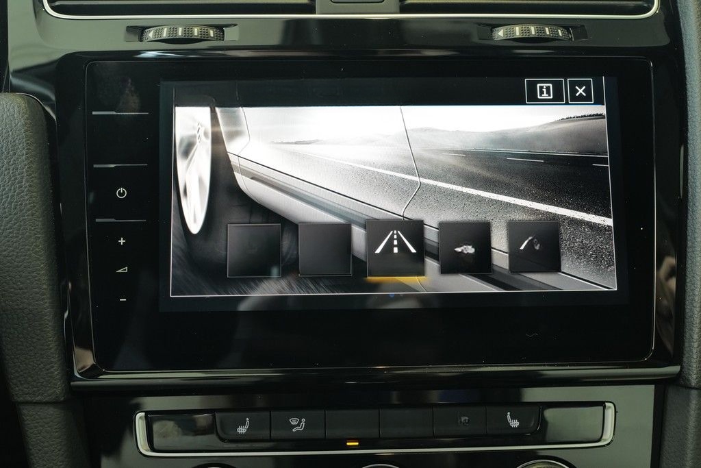 Volkswagen Golf VII R 2.0TSI DSG 4x4 DCC LED Pano DYNAUDIO  foto 19