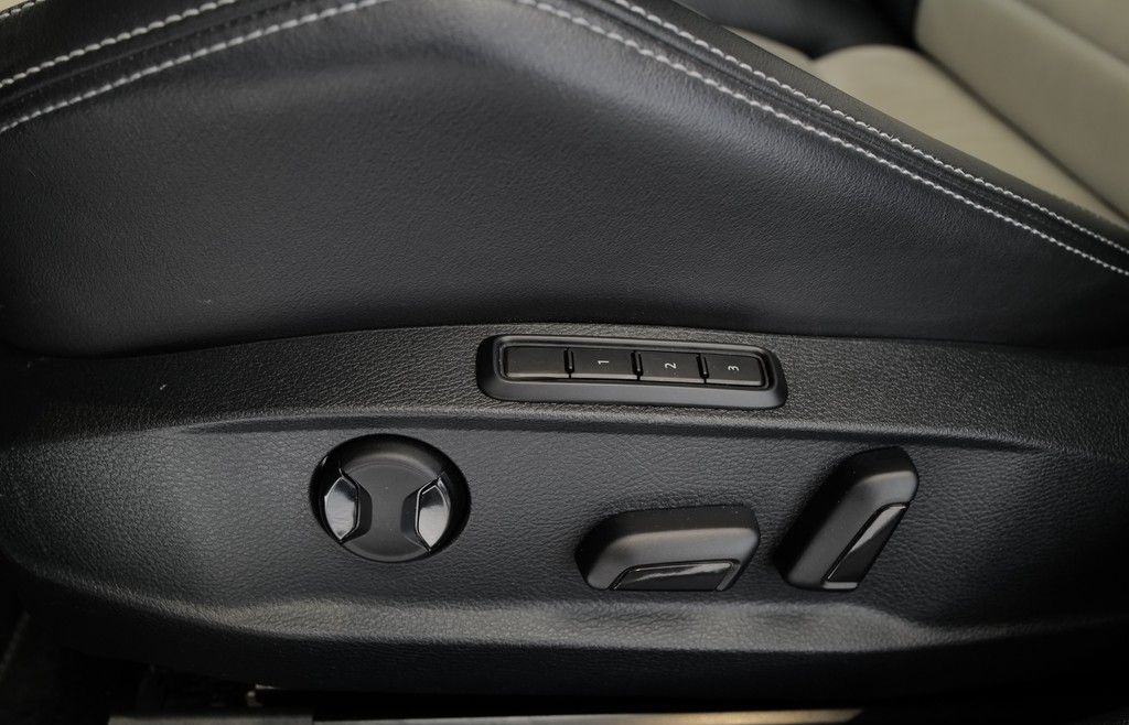 Volkswagen Golf VII R 2.0TSI DSG 4x4 DCC LED Pano DYNAUDIO  foto 22