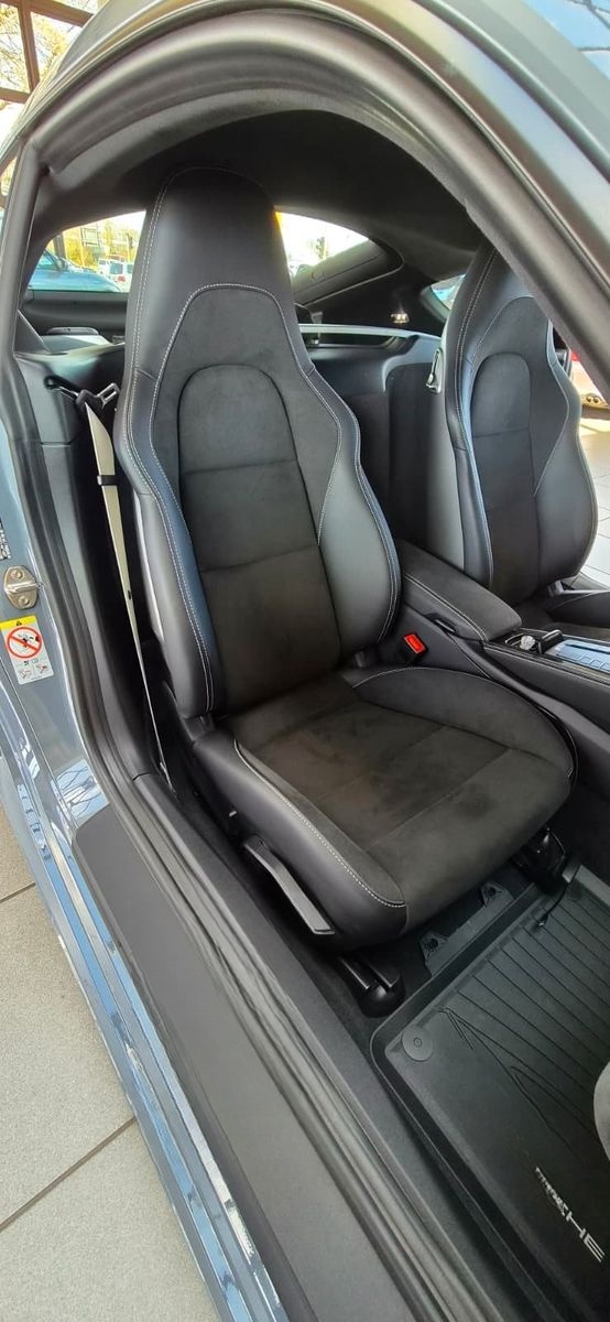 Porsche GTS 4.0 24TKM  ARKTIKGRAU APPROVED CARBON foto 15