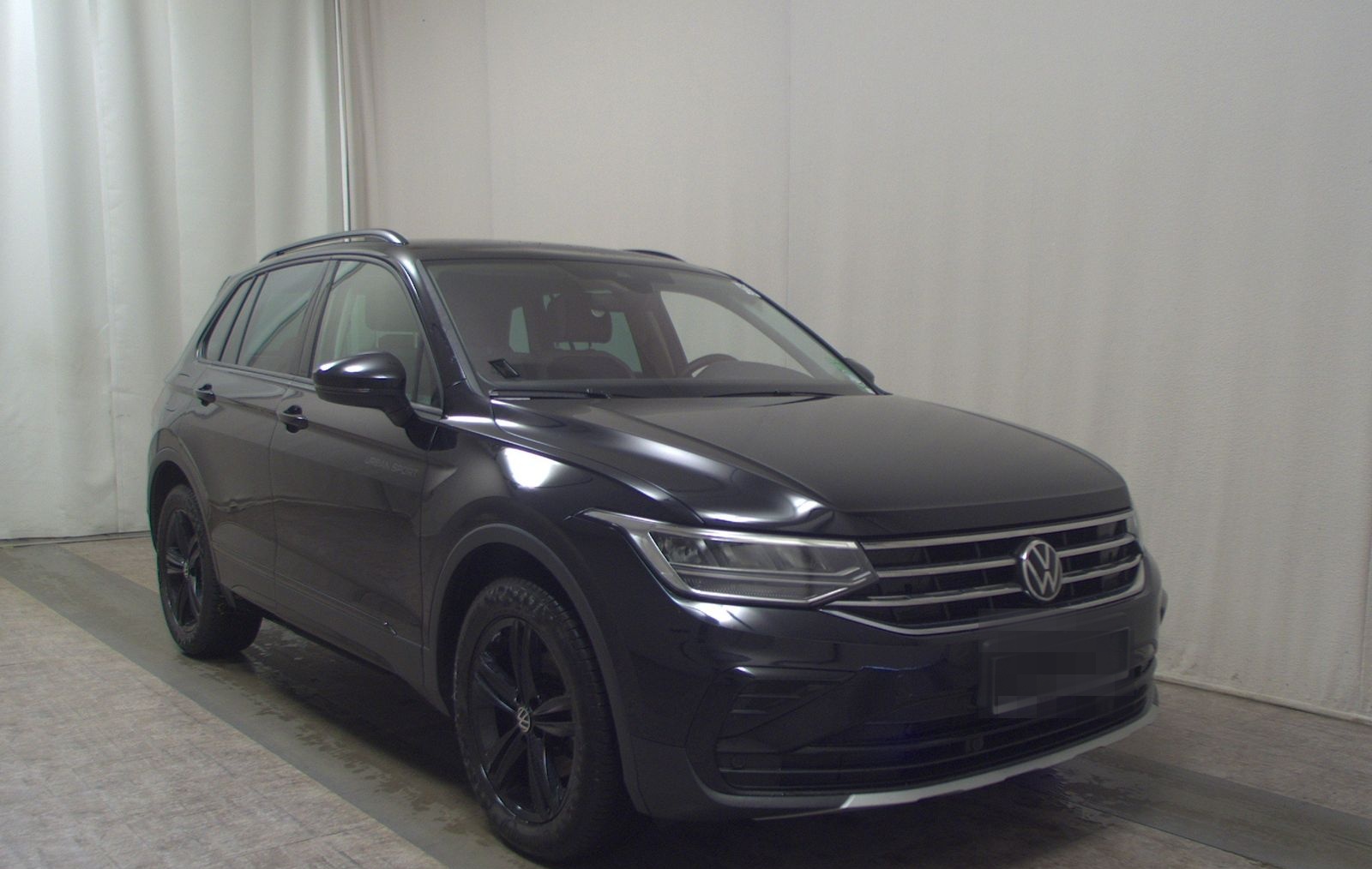 Volkswagen Tiguan 2.0 TDI Life Navi LED AID 4xShz AHK RfK foto 3