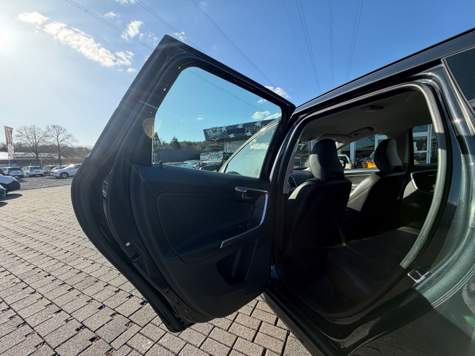 Volvo XC60 2.0d Momentum/Auto./Leder/Navi foto 22