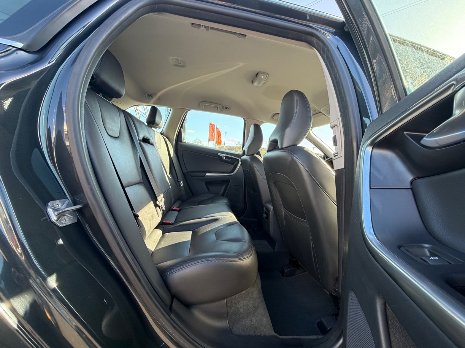 Volvo XC60 2.0d Momentum/Auto./Leder/Navi foto 23