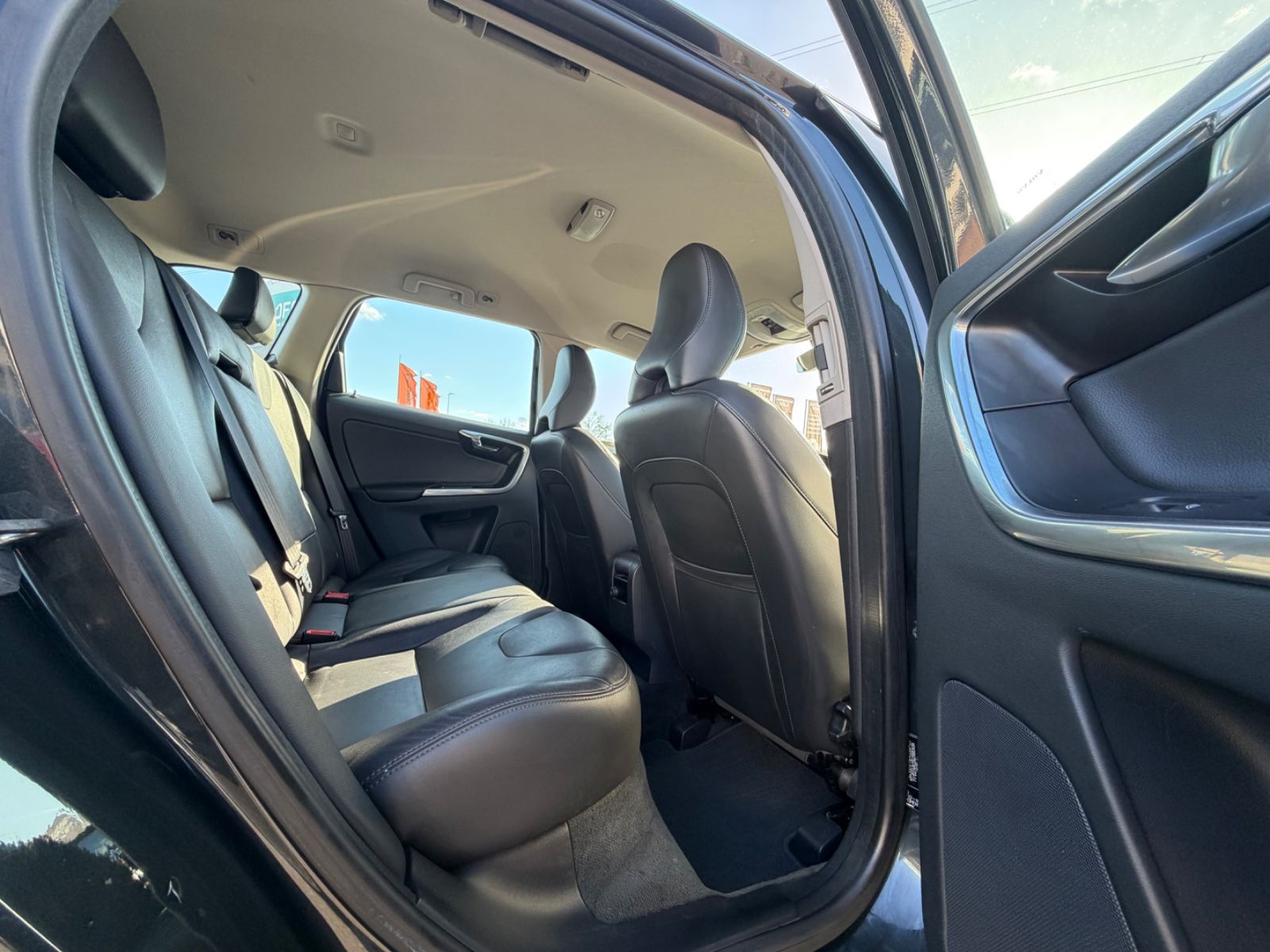 Volvo XC60 2.0d Momentum/Auto./Leder/Navi foto 24