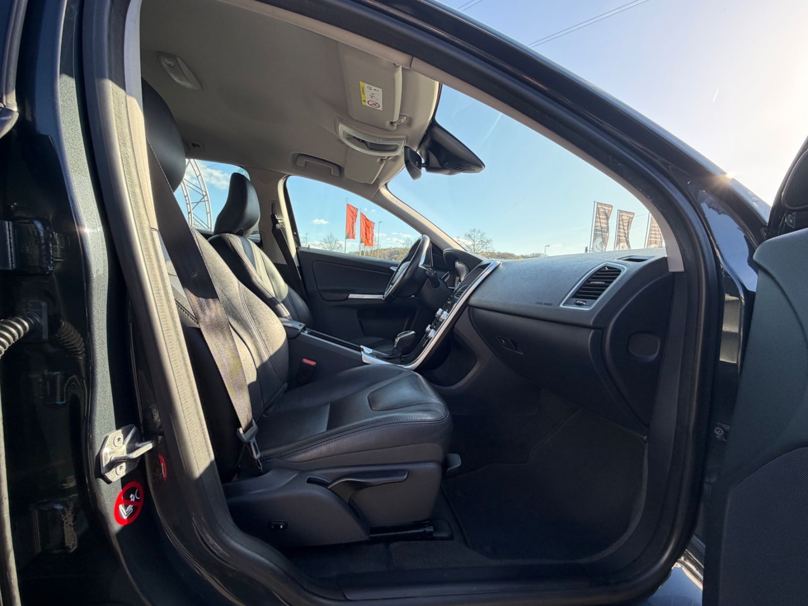 Volvo XC60 2.0d Momentum/Auto./Leder/Navi foto 25