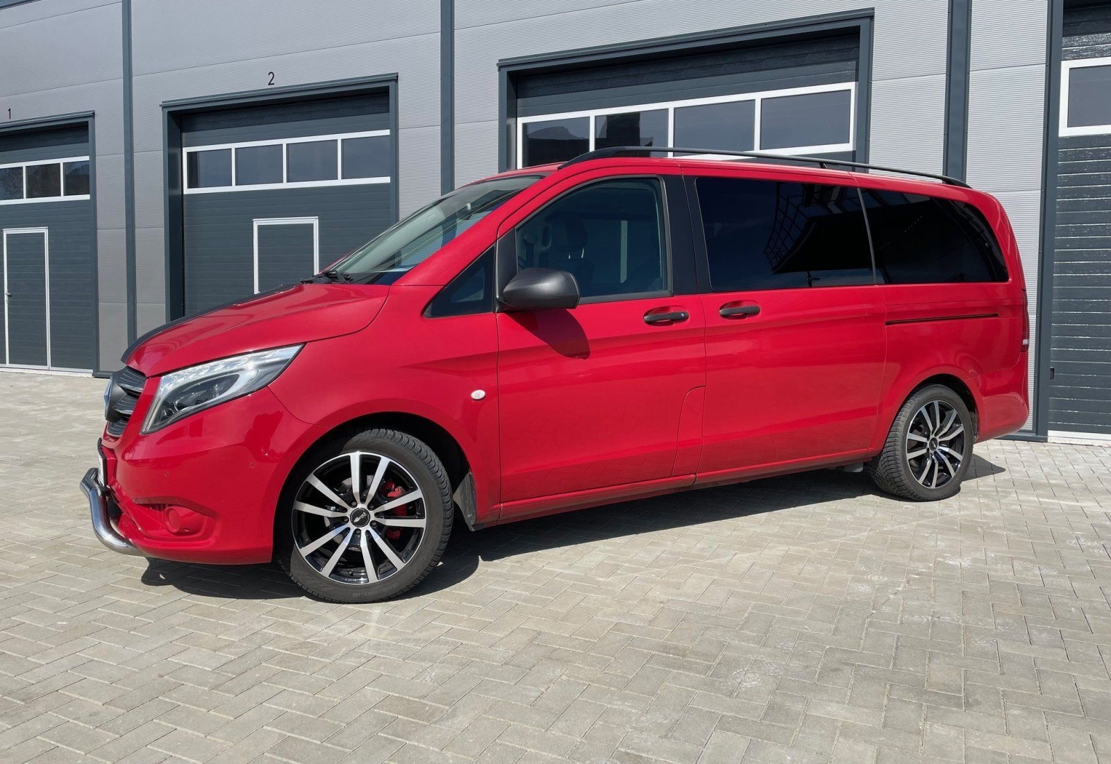 Mercedes-Benz Vito Tourer lang Stdhzg LED NAVI AHK PANO foto 3