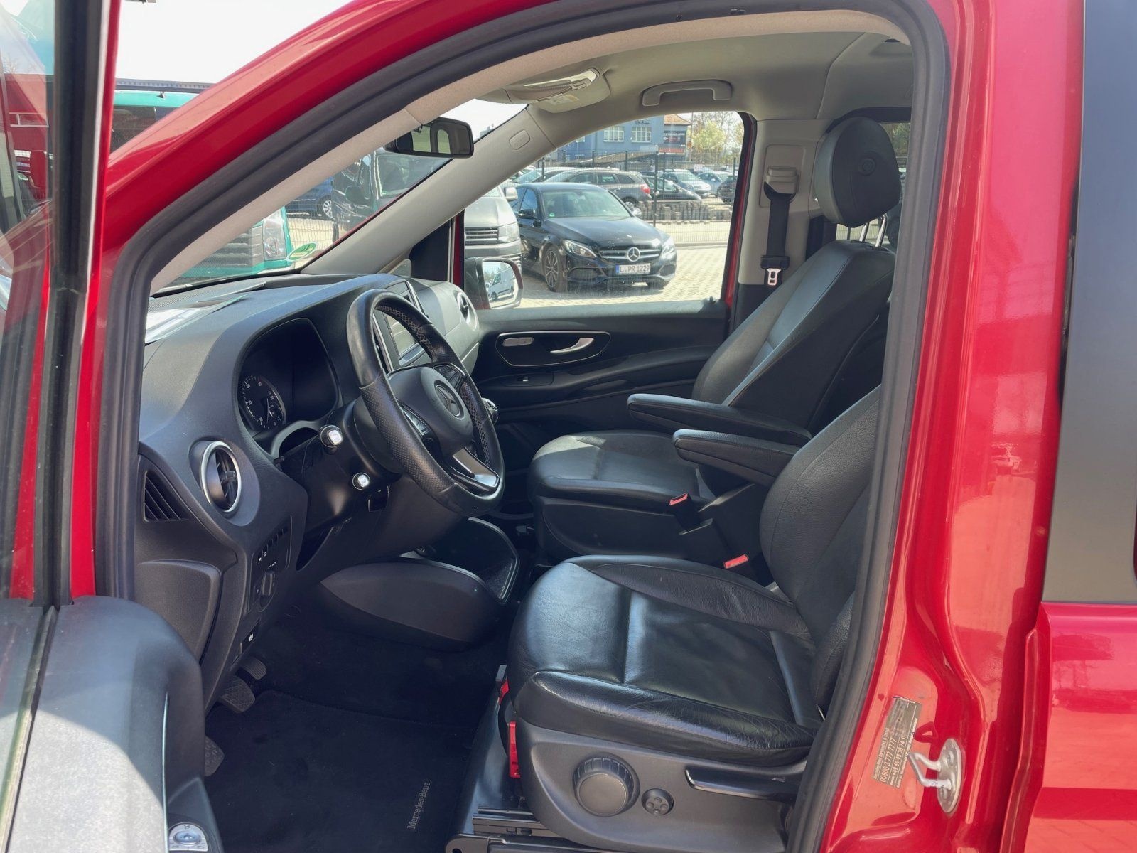 Mercedes-Benz Vito Tourer lang Stdhzg LED NAVI AHK PANO foto 5