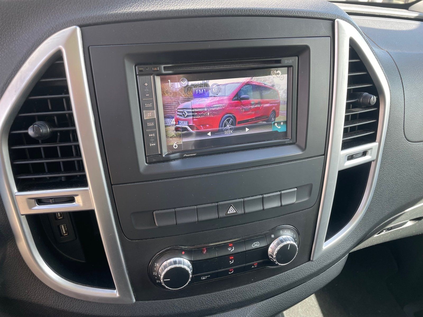 Mercedes-Benz Vito Tourer lang Stdhzg LED NAVI AHK PANO foto 10