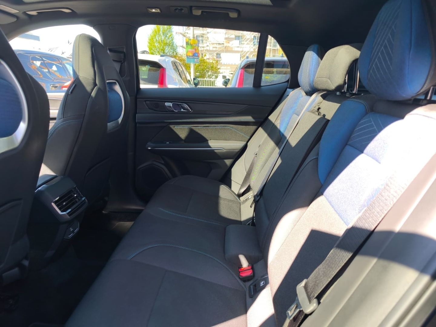 Lynk&Co 01 1.5 TD PHEV AHK El. Panodach Navi Digitales C foto 15