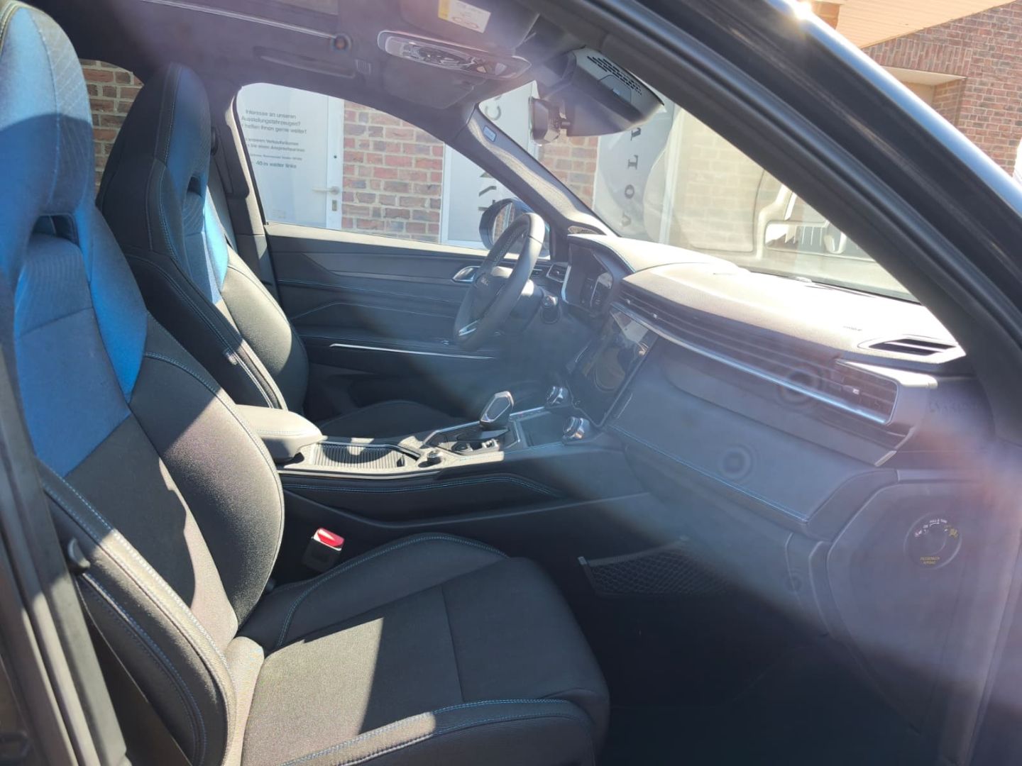 Lynk&Co 01 1.5 TD PHEV AHK El. Panodach Navi Digitales C foto 22