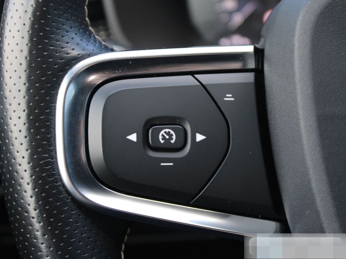 Volvo XC40 R Design 2WD ACC/LEDER/CAM/LHZ/BLIS/NAVI foto 17