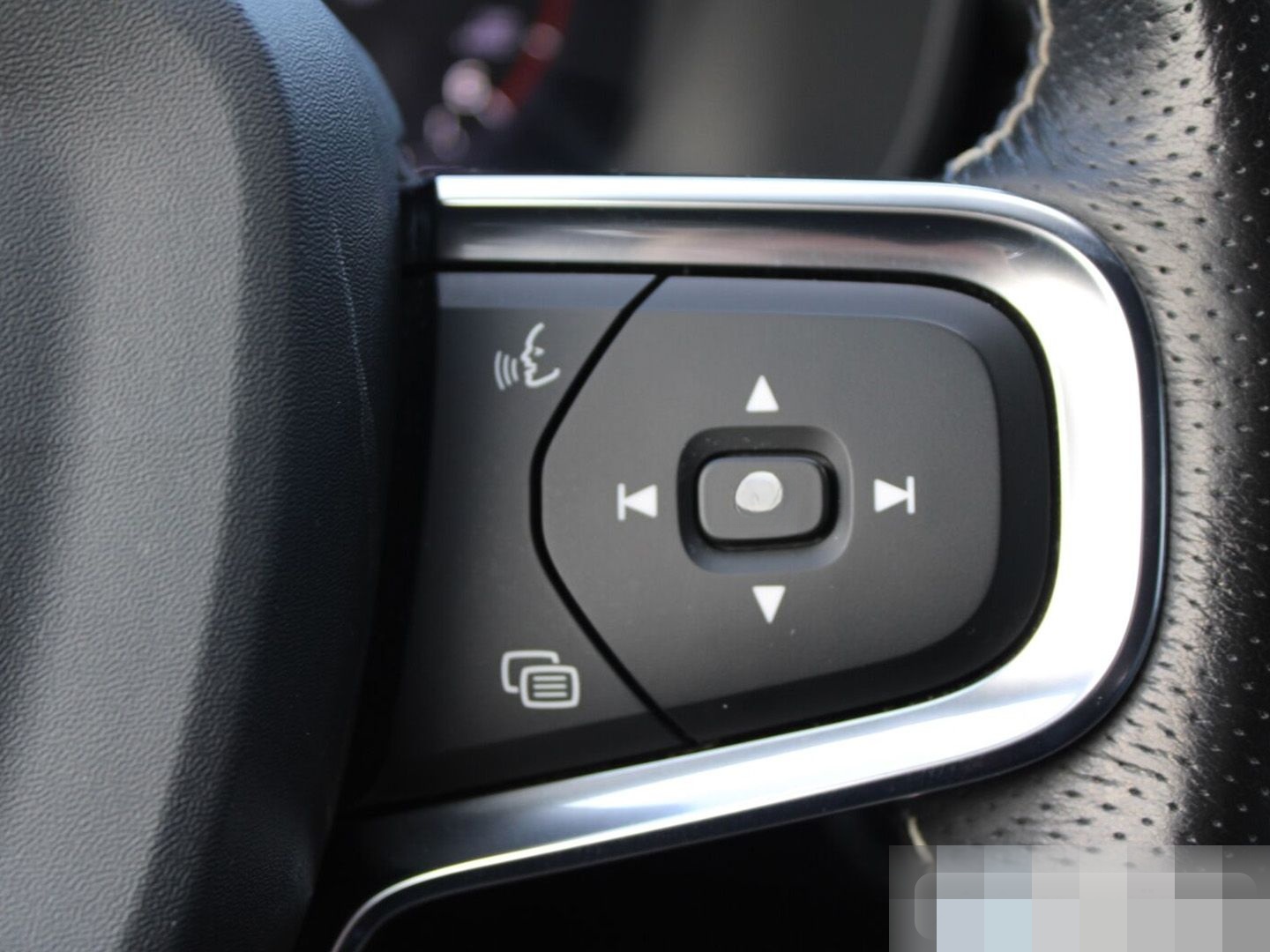 Volvo XC40 R Design 2WD ACC/LEDER/CAM/LHZ/BLIS/NAVI foto 18