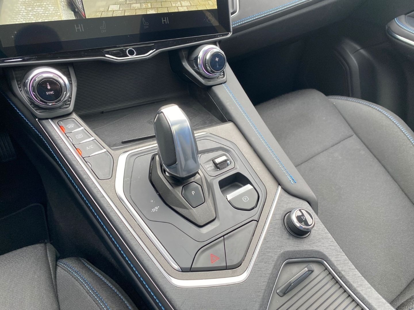 Lynk&Co 01 1.5 TD 192 kW PHEV El. Panodach Navi Digitale foto 13